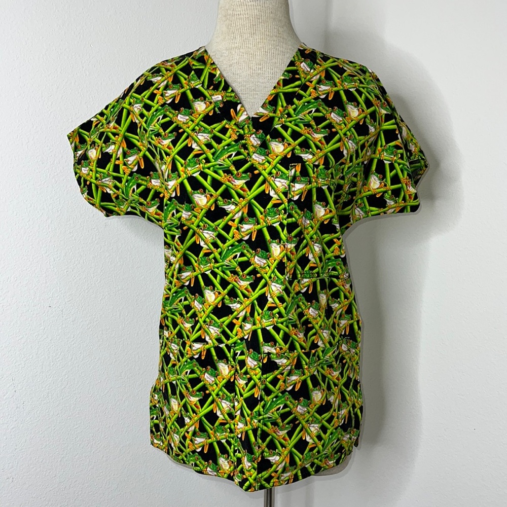 🔹 S.C.R.U.B.S. Frog Graphic Scrub Top